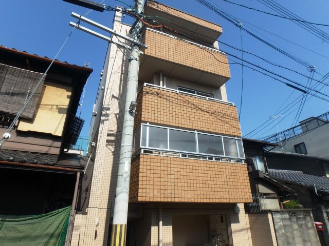 カリヨン出町の外観