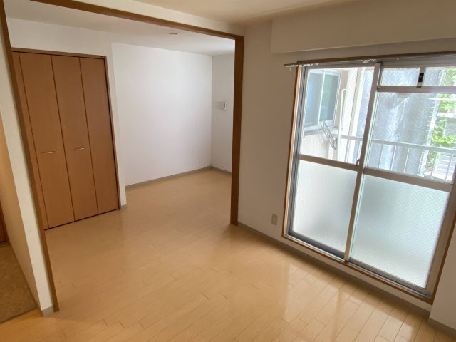 カリヨン出町の居間・リビング
