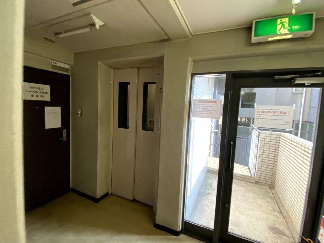 ハウスセゾンビルのエントランス