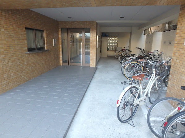 京卓ハイツのエントランス