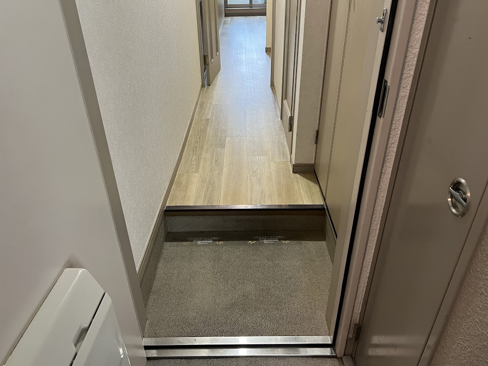 ジュネス御所北の玄関