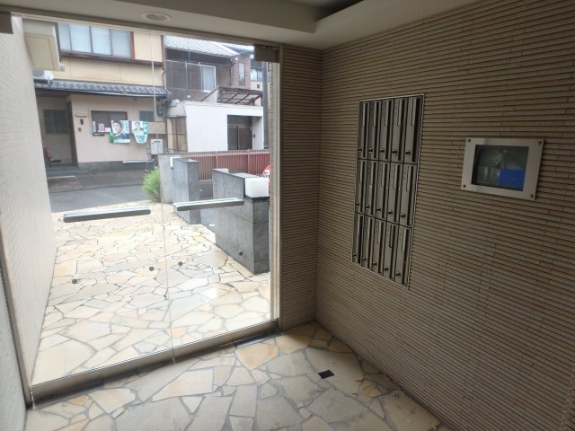 clasico北御所のエントランス