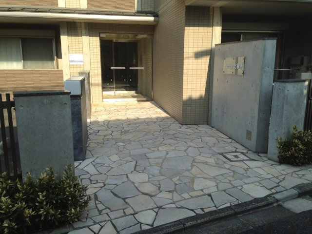 clasico北御所のエントランス