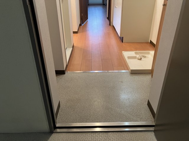 エムエフ御所北の玄関