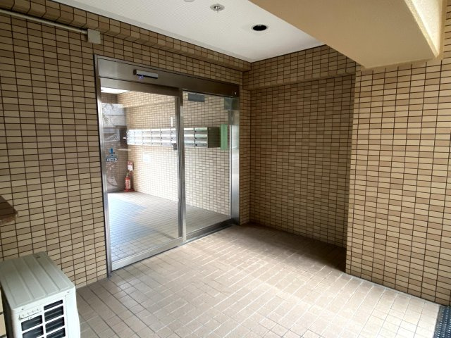 エムエフ御所北のエントランス