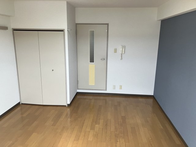 エムエフ御所北の洋室