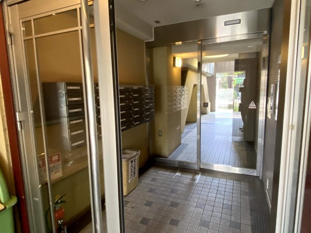 ハウスセゾン今出川河原町のエントランス