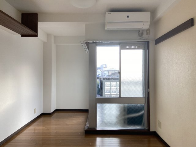 シティパレス御所西の洋室