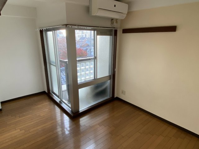 シティパレス御所西の洋室