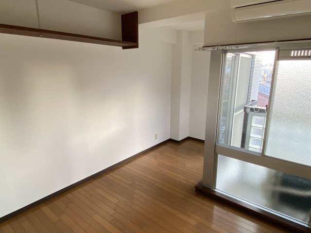 シティパレス御所西の洋室