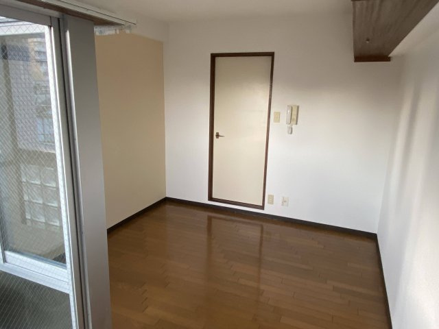 シティパレス御所西の洋室