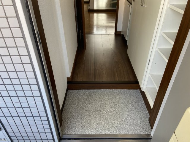 シティパレス御所西の玄関