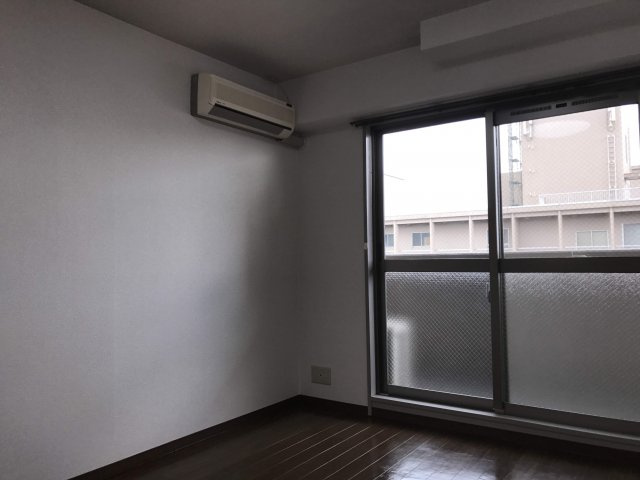アッツ堀川の洋室