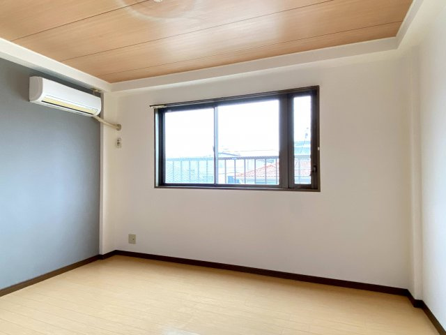 プチ．パレの洋室