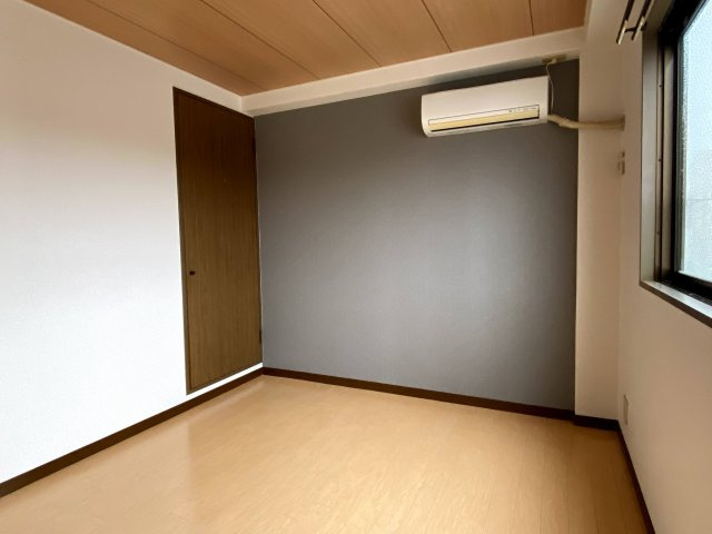 プチ．パレの洋室