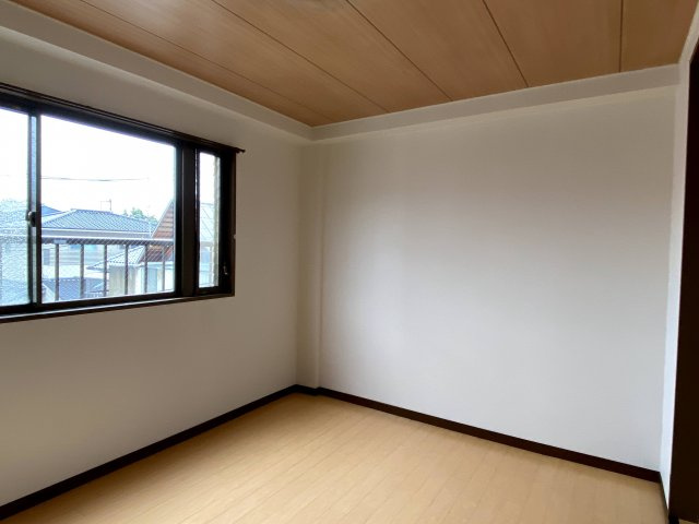 プチ．パレの洋室