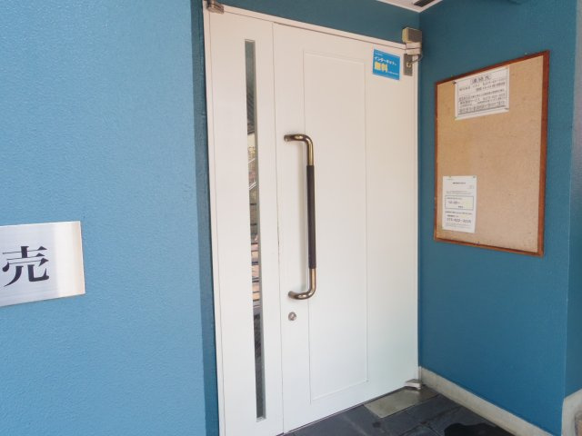 プラネシア中立売のエントランス