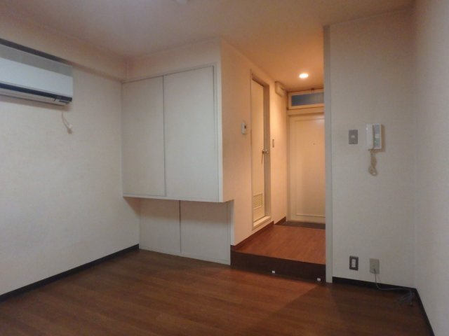 プラネシア中立売の洋室