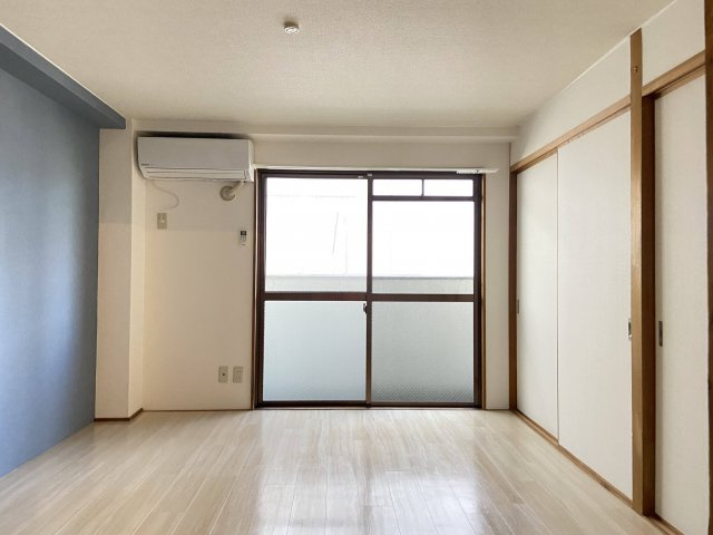 コーポAYUMIの洋室