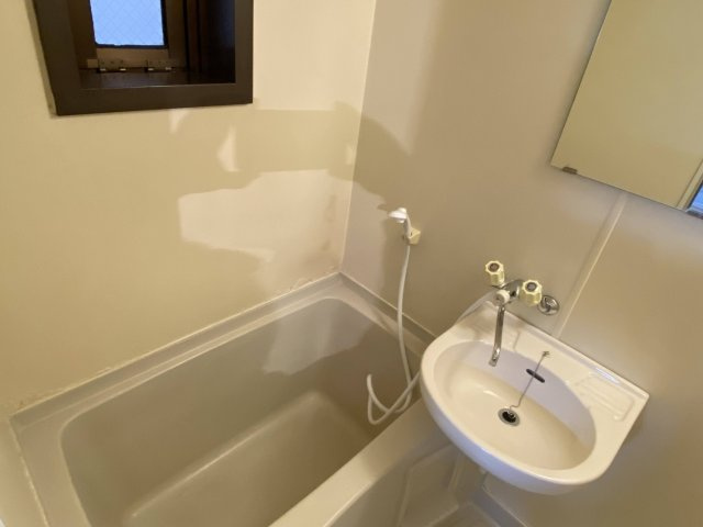 コーポAYUMIの浴室