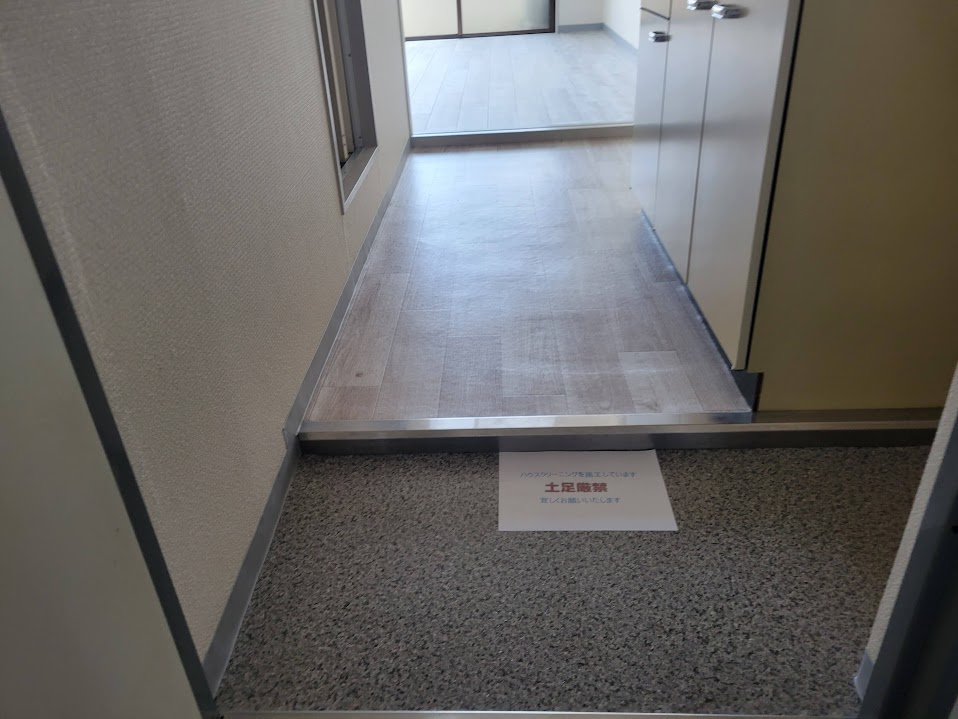 ハウス・ザ・クレストの玄関