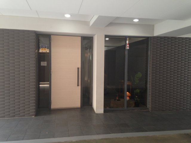 Ｙ’ｓ Ｆｌａｔｓ 西陣のエントランス