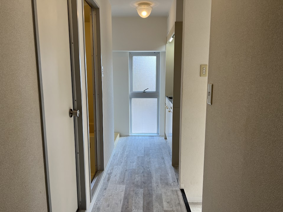 丸共ビルの内装