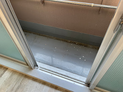 丸共ビルのバルコニー