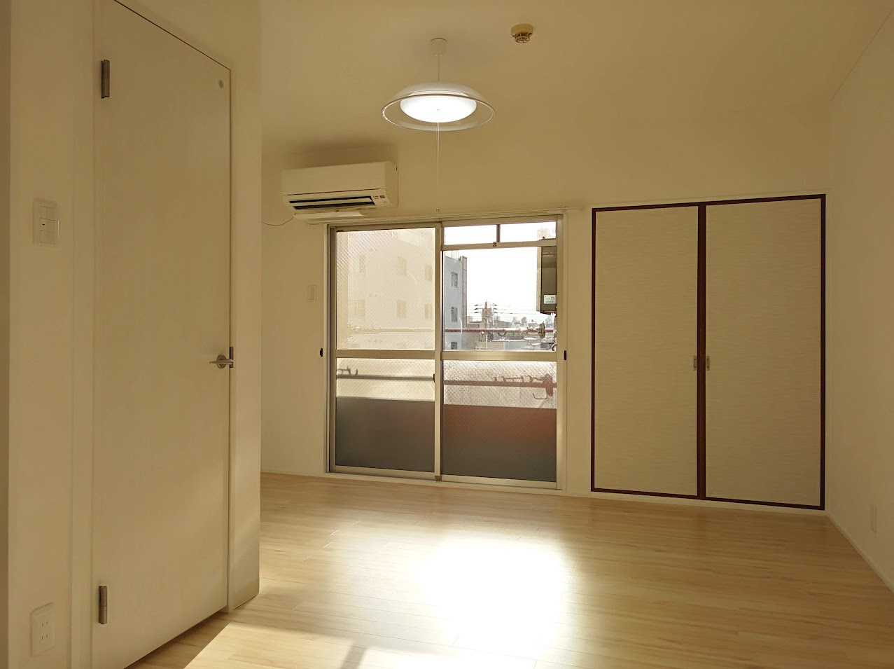 アーバンハイツ上長者町通の洋室