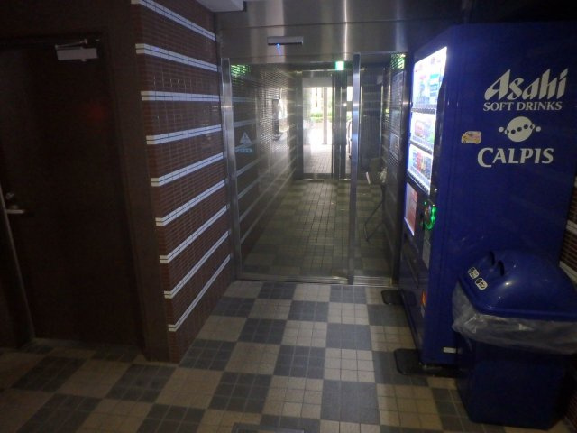 ハウスセゾン朱雀大路のエントランス