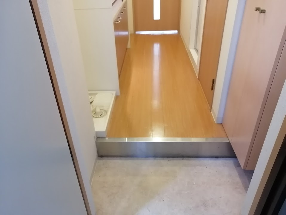 ハウスセゾン朱雀大路の玄関