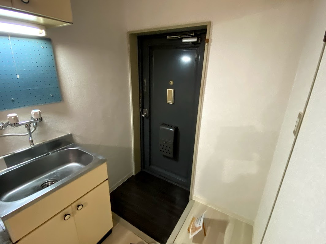 シャトープラティークⅠの玄関