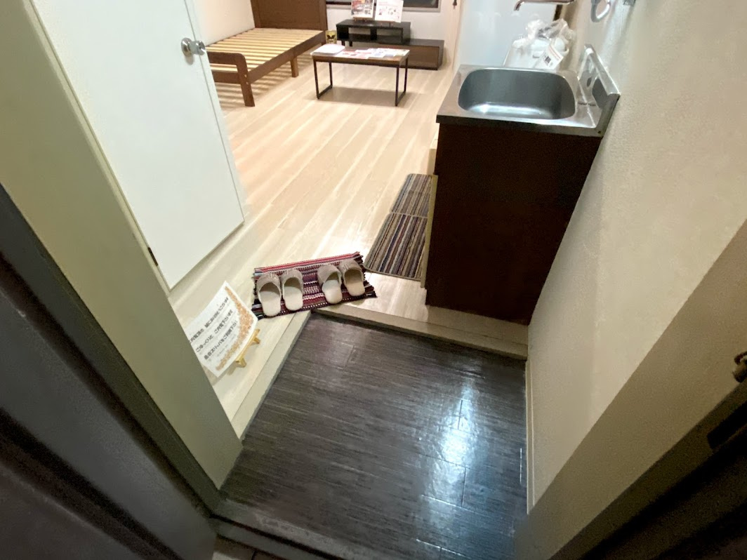 シャトープラティークⅠの玄関