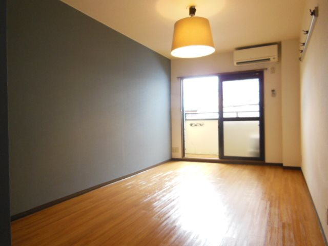 パインパレス黒門の居間・リビング