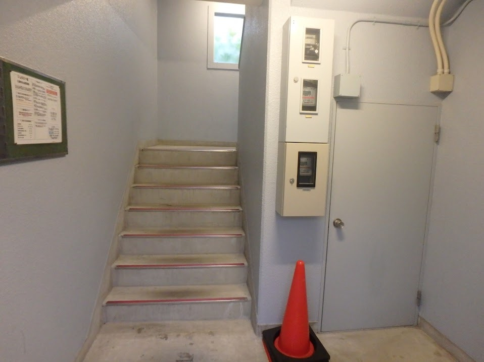 ジュネス一条のロビー