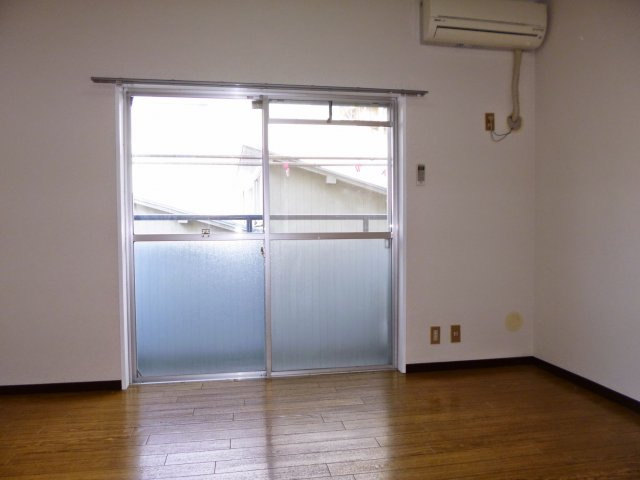 ジュネス一条の居間・リビング