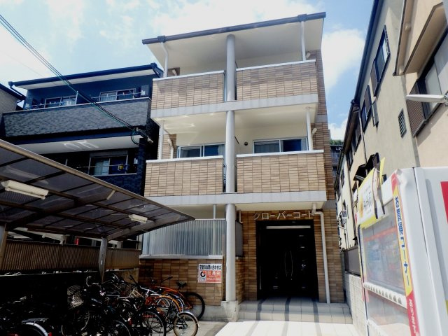 クローバーコートの外観