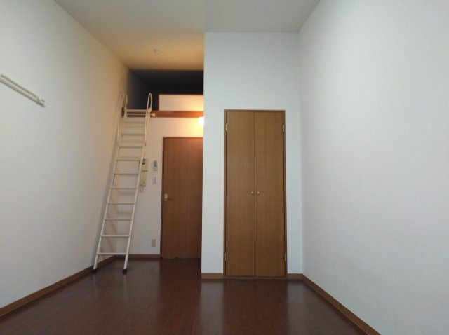 クローバーコートの居間・リビング