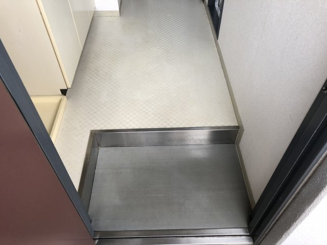 メゾン・エチーフの玄関