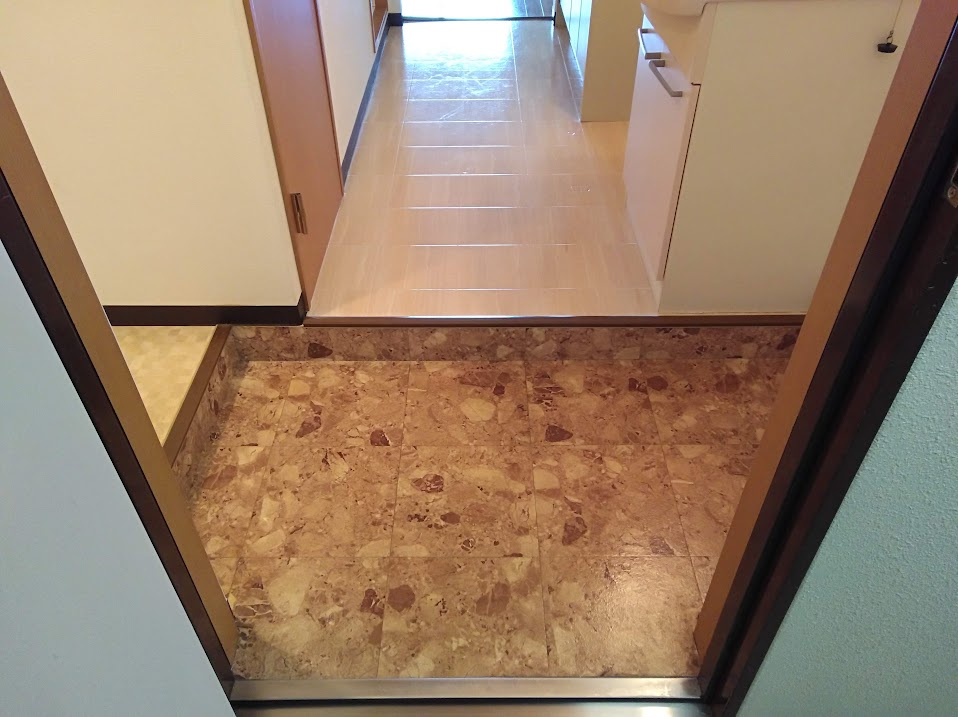 Calme五条の玄関