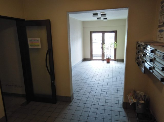 Calme五条のロビー