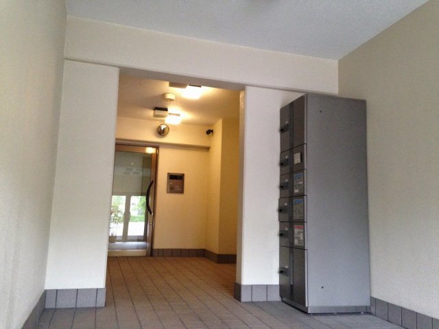 Calme五条のロビー