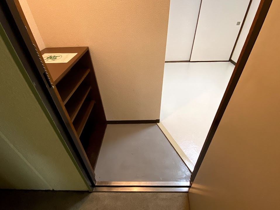 コーポ宮本の玄関