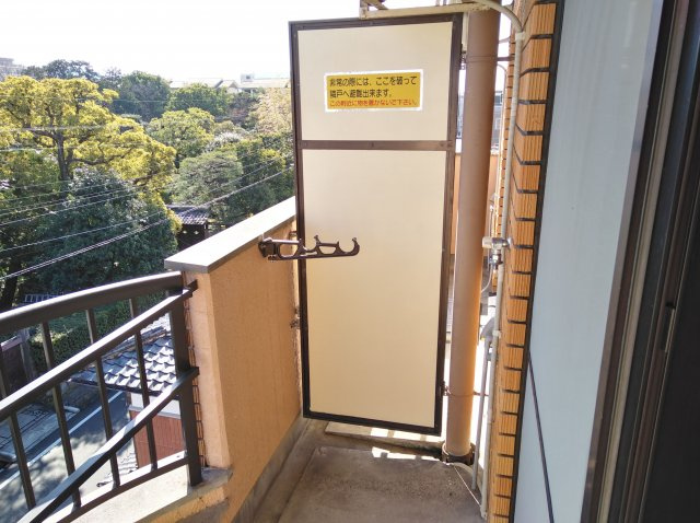 賀茂女子学生会館のバルコニー