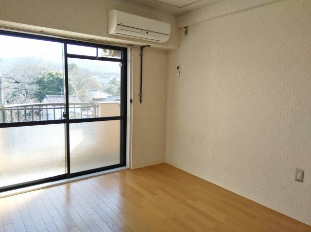 賀茂女子学生会館の洋室