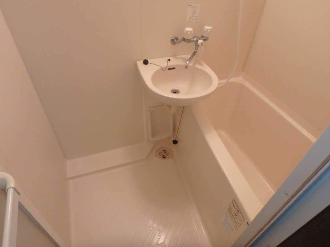 ヴィラ東海16号の浴室