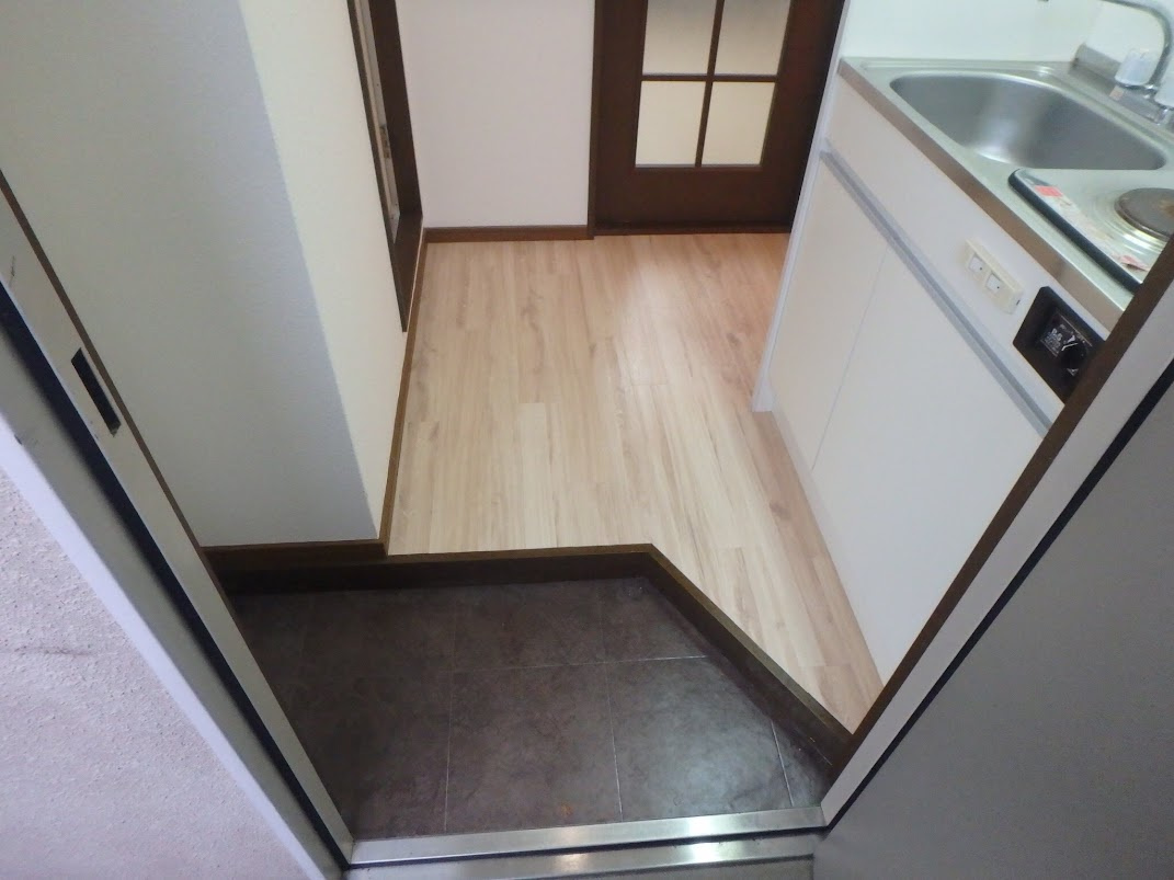 ヴィラ東海16号の玄関