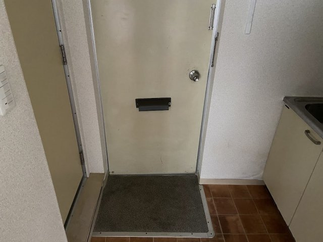 プティメゾン西陣の玄関