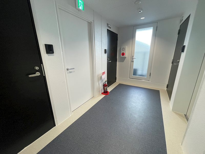 attrice東堀川のロビー