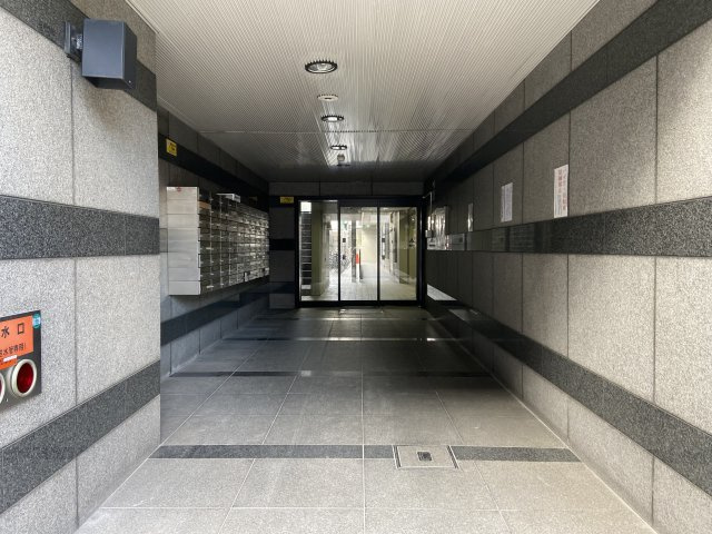 ホーユウコンフォルト西陣のエントランス